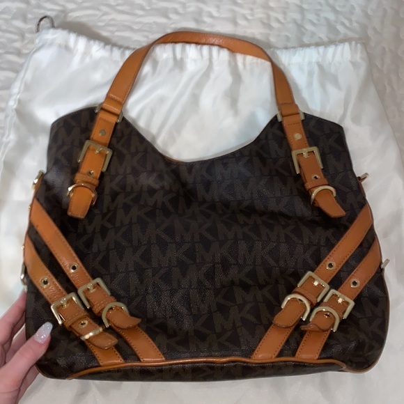 Michael Kors Milo - Picture 3 of 9